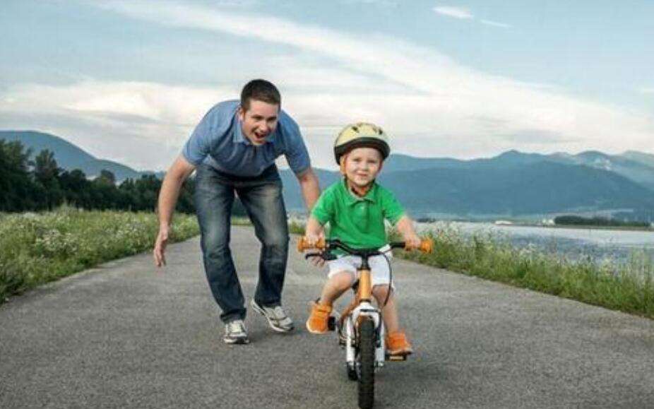 学骑自行车.jpg 学骑自行车.jpg