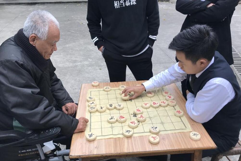 和爷爷下象棋.jpg 和爷爷下象棋.jpg