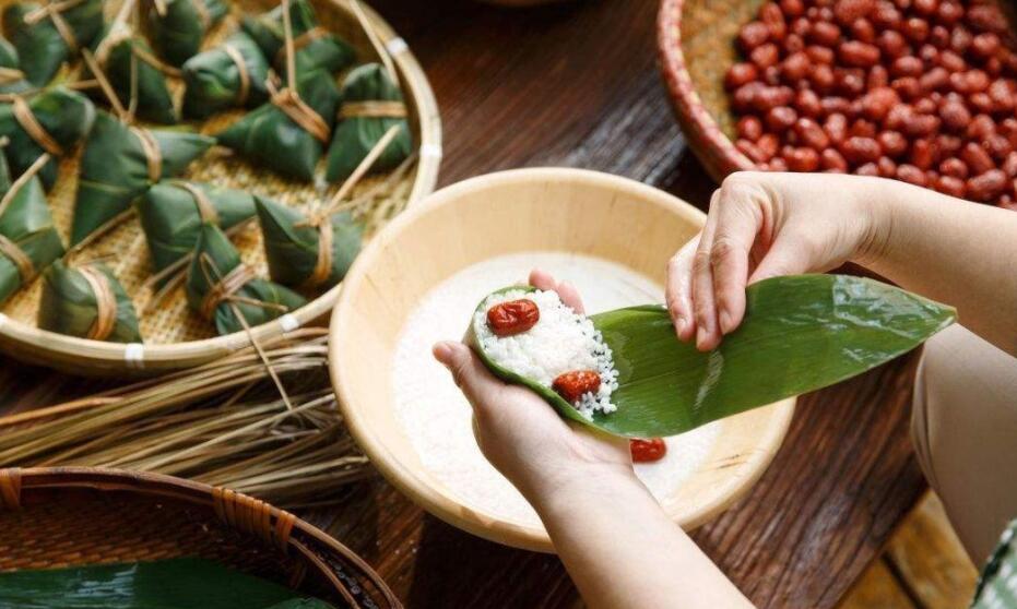 端午节包粽子.jpg
