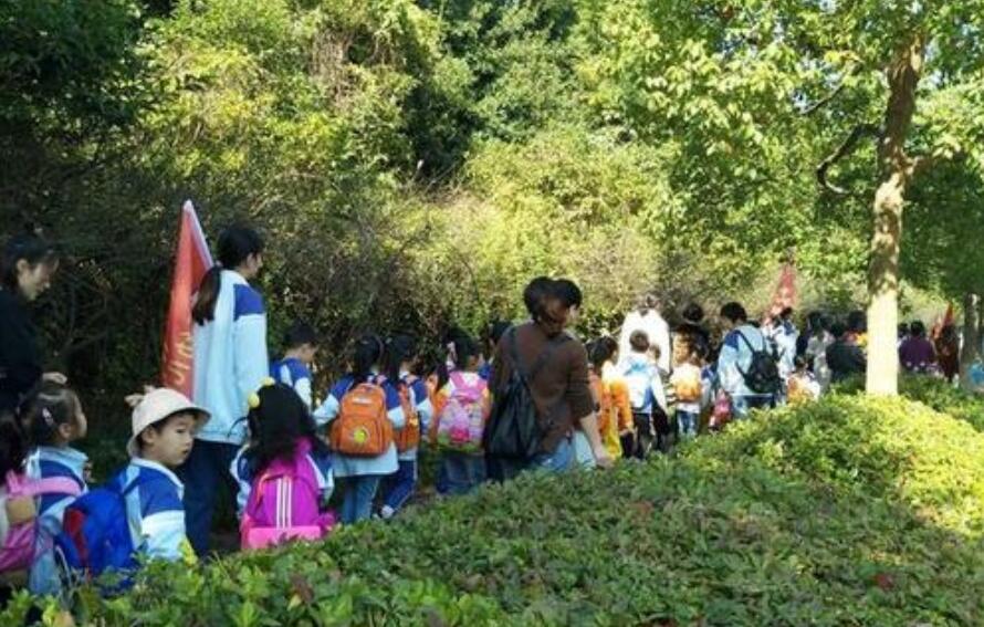 关于秋游.jpg 关于秋游.jpg