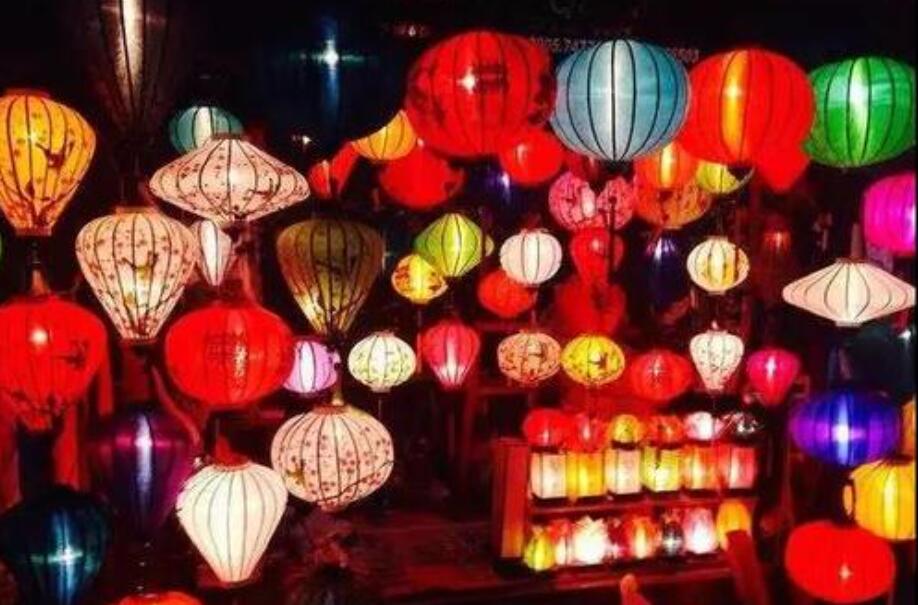 元宵节观花灯.jpg 元宵节观花灯.jpg