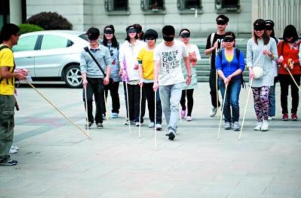 体验盲人世界.jpg