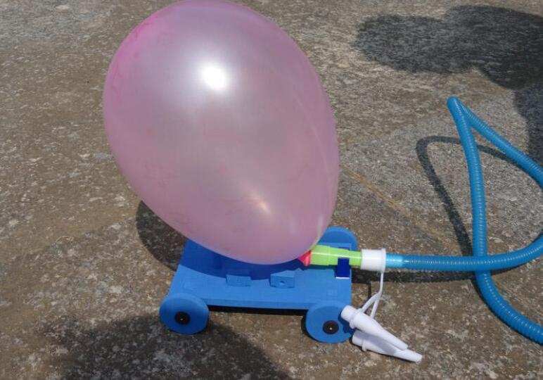 连通气球实验.jpg 连通气球实验.jpg