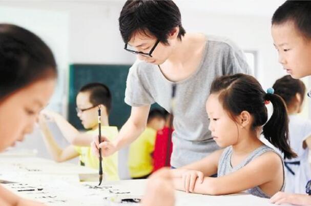 妈妈教我练书法.jpg 妈妈教我练书法.jpg