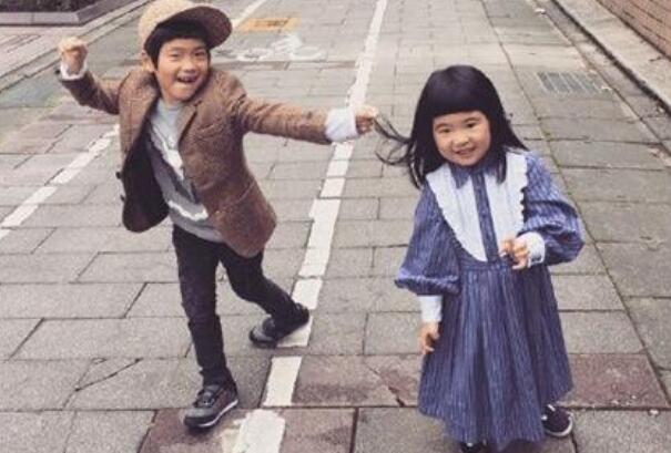 调皮的妹妹.jpg 调皮的妹妹.jpg