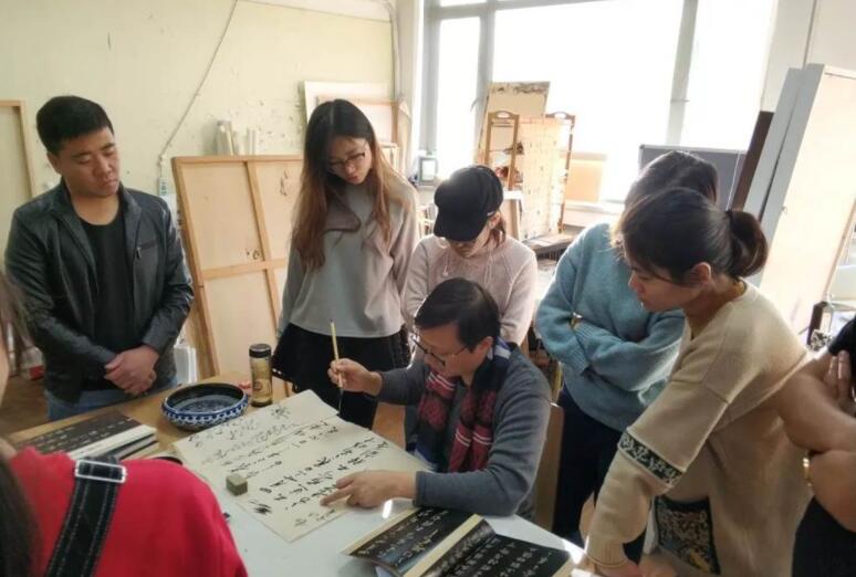 我的书法老师.jpg 我的书法老师.jpg