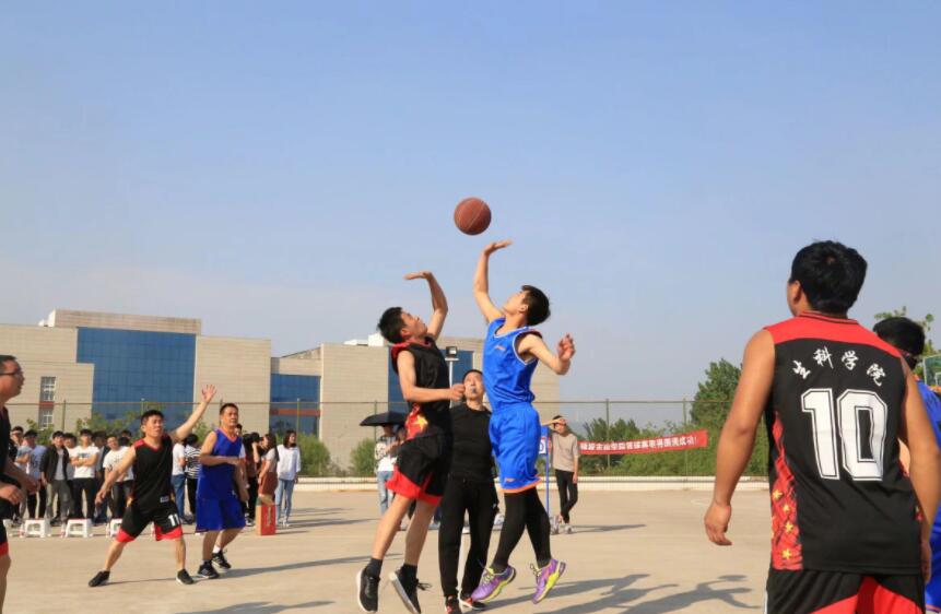 一场别开生面的篮球赛.jpg