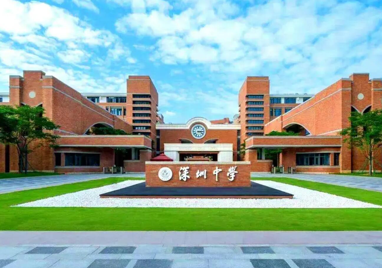 初中的校园.jpg 初中的校园.jpg