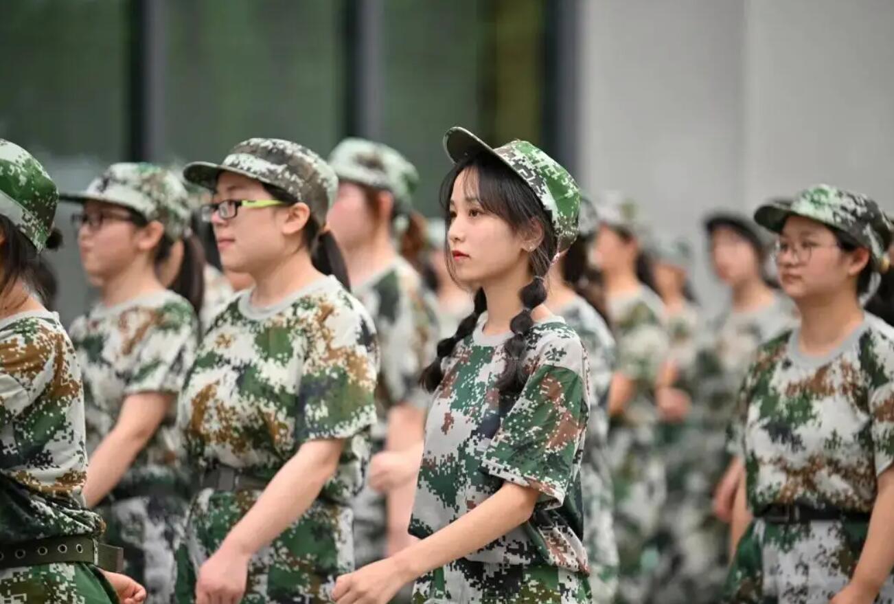 必备军训后.jpg 必备军训后.jpg