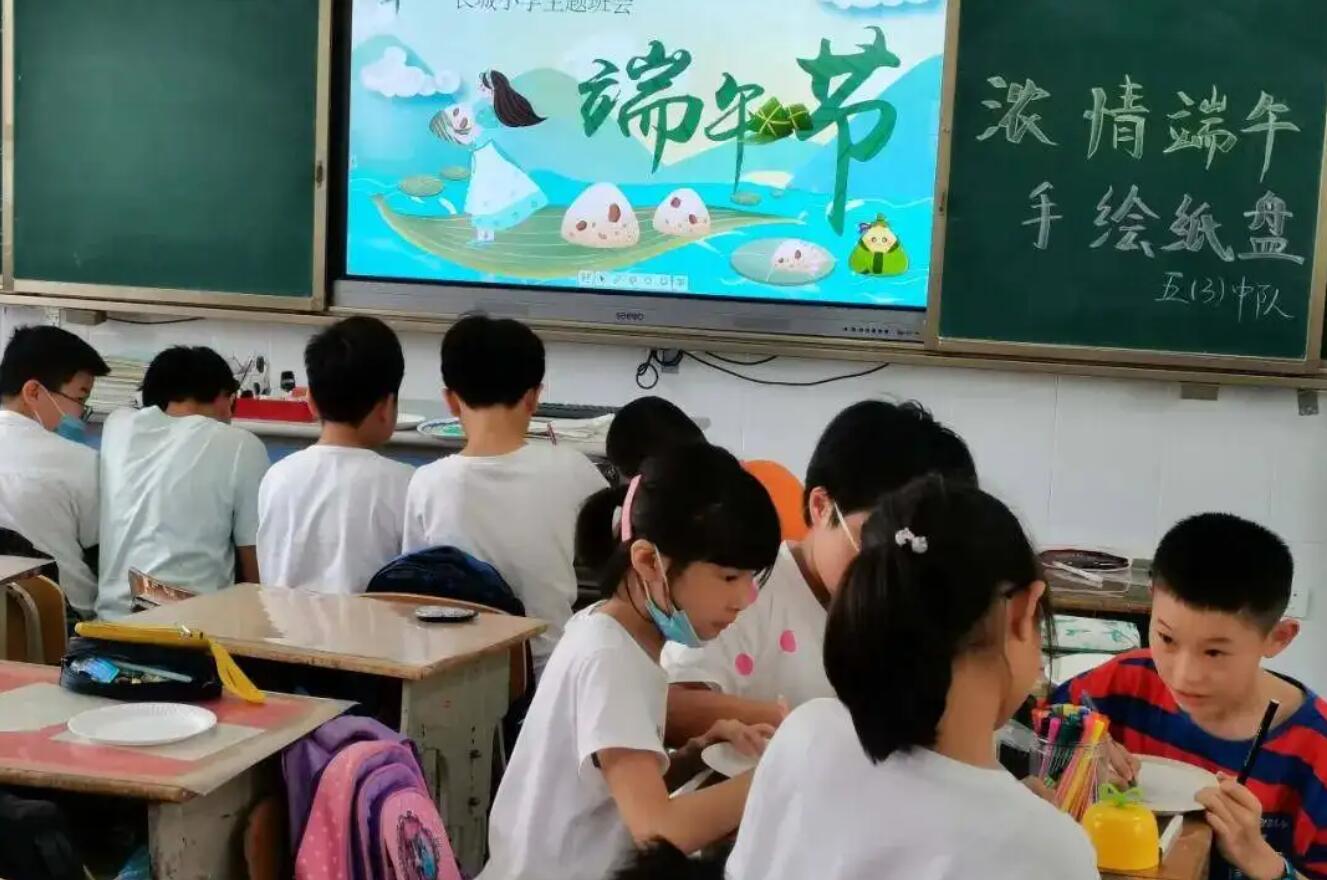 小学生端午节.jpg 小学生端午节.jpg