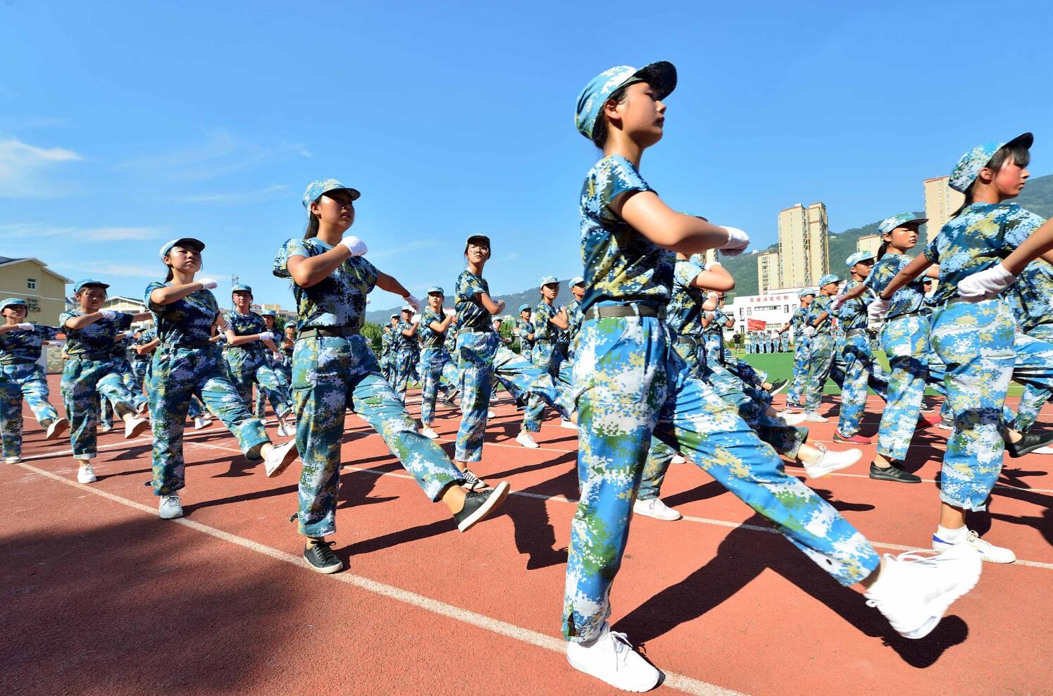 军训.jpg 军训.jpg