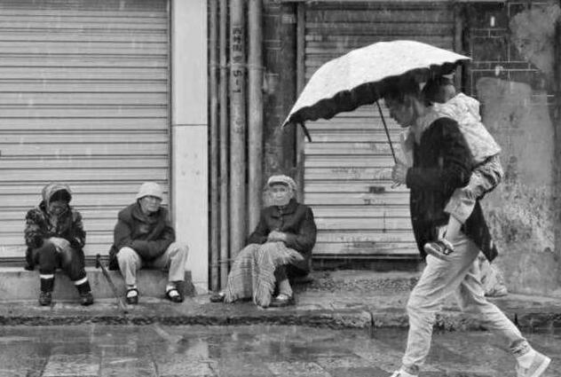 雨中情-父爱.jpg 雨中情-父爱.jpg